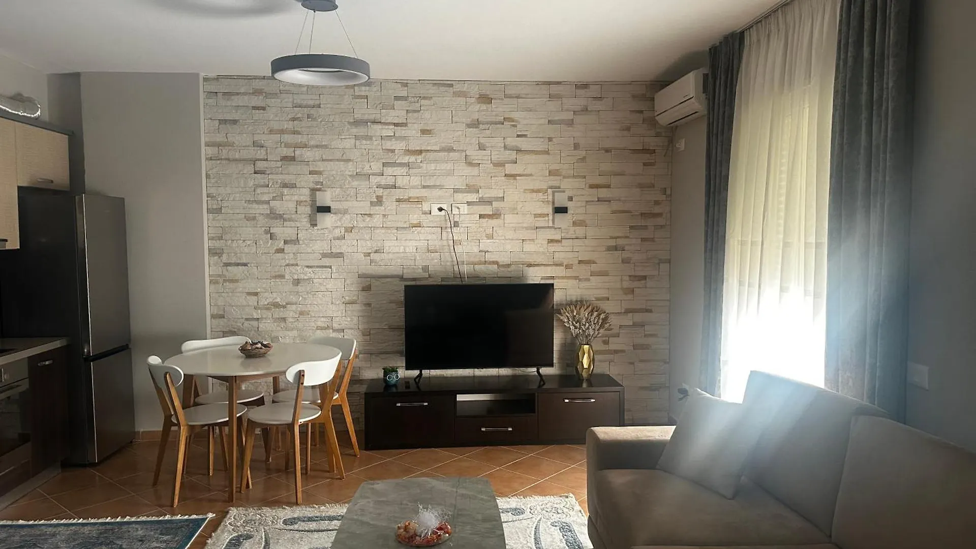 アパート Dea Apartament Durres, Golem